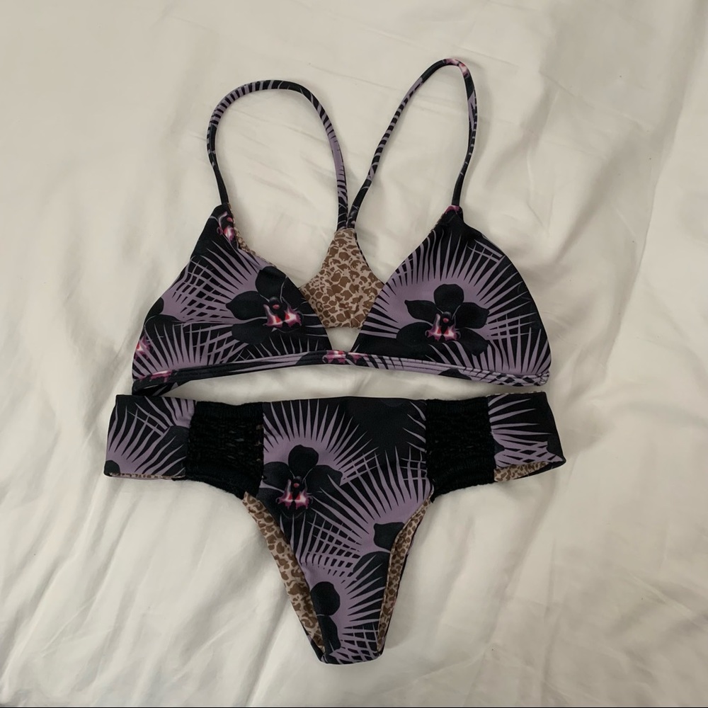 Acacia set in Modern Pacific size S
